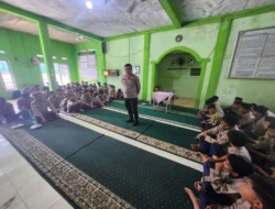 Kasat Binmas Polres Kampar ‘Sapa’ Siswa Madrasah Tsanawiyah Muhammadiyah, Kapolres: ‘Edukasi Kunci Cegah Kenakalan Remaja!’