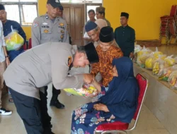 Berkah Jumat, Polsek Kampar ‘Ulurkan Tangan’ di Desa Naumbai, Kapolres: ‘Peduli Sesama, Jalin Silaturahmi!