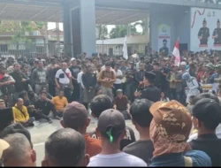 Ribuan Massa KOMMARI Geruduk Kejati Riau, Protes Penertiban Kawasan Hutan