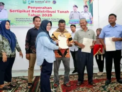 Tanah Obyek Reforma Agraria/TORA) tahun 2025, untuk masyarakat Siak menjadi yang perdana dibagikan untuk wilayah Provinsi Riau.