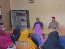 Jum’at Berkah di Kayu Aro: Kapolsek Kampar Jalin Silaturahmi, Warga Sebut Sebagai Momen Bersejarah
