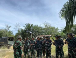 Personel Kodam XIX/Tuanku Tambusai Hadir Berikan Rasa Aman kepada Masyarakat TNTN di Desa Lubuk Bunga, Ukui