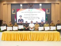 Bupati Siak Afni Z MoU Perjanjian kerjasama Kejati Riau dengan Pemprov Riau