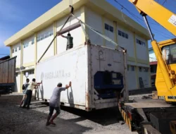 Peti Pendingin Jenazah Bantuan Polda Riau Tiba di RSUD Lubuk Basung Agam