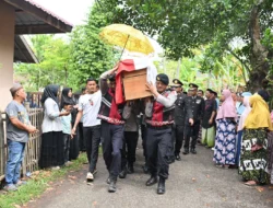 Kapolres Pidie Pimpin Upacara Pemakaman Almarhum Bripka Teuku Ikhsan
