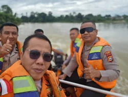 Kapolsek Bangkinang Barat ‘Gencar’ Patroli Sungai Kampar, ‘Pantau’ Debit Air, ‘Siaga’ Bencana, ‘Keselamatan’ Warga Prioritas!