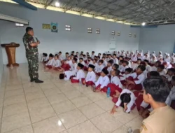Tanamkan Cinta Tanah Air Sejak Dini, Babinsa Sambi Beri Wasbang Siswa SD Muhammadiyah