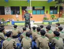 Babinsa Tipes Beri Motivasi Siswa SMP Muhammadiyah 6 Mengenal Profesi TNI