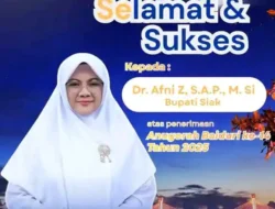 *ANUGERAH BAIDURI KE-14 TAHUN 2025 KEPADA BUPATI SIAK DR. AFNI Z, S.A.P., M.Si.*