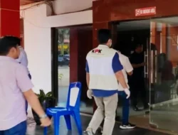 Terungkap! KPK Sita Uang Senilai Rp 400 Juta Saat Geledah kantor dan rumah dinas Bupati Indragiri Hulu Riau.