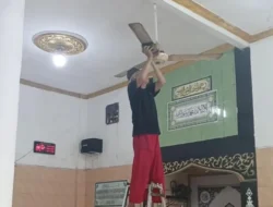 Menyambut Ramadan, Pengurus DKM Baitul Mukminin dan Warga Gelar Kerja Bakti Bersihkan Musholla