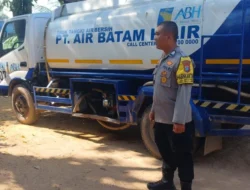 Polda Kepri Terus Kawal Pendistribusian Air Bersih Kemasyarakat