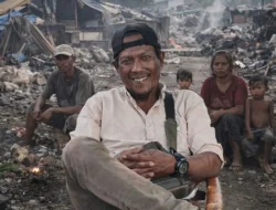 Di Balik Berita: Wartawan Tak Mengejar Harta, Melainkan Makna