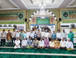 Kapolsek Tempuling Bersama dengan Forkopimcam Tempuling dan ISKI Kec. Tempuling Laksanakan Safari Ramadhan di Desa Teluk Jira Kec. Tempuling.