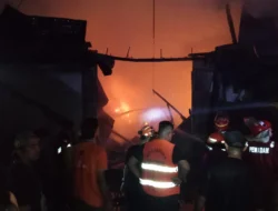 Breaking news, Sebuah Gudang Sembako Ludes Terbakar di Lalap Sijago Merah.