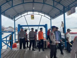 Petugas Pos Pelayanan Laksanakan Pengamanan Kedatangan Kapal di Pelindo Tembilahan Berjalan Aman dalam Ops Ketupat Lancang Kuning 2026