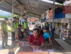 Babinsa Bersama Petugas Gabungan Pantau Langsung Arus Balik