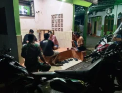 Hadir di Tengah Warga, Babinsa Nogosari Aktifkan Satkamling Demi Lingkungan Aman dan Kondusif