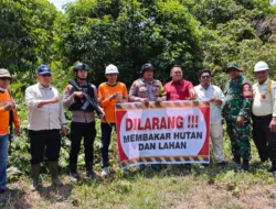 Polsek Kateman Gencarkan Patroli dan Sosialisasi Larangan Karhutla di Desa Air Tawar