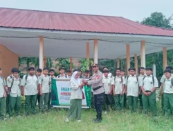 Polsek Kemuning Gelar Program Green Policing, Edukasi Siswa Cintai Lingkungan