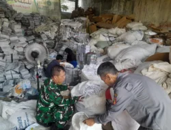 Peran Serta Babinsa Joyotakan Dalam Proses Bank Sampah
