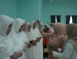 Hj. Katerina Susanti Tekankan Niat dan Akhlak, Iringi CJH DWP Inhil Menuju Tanah Suci