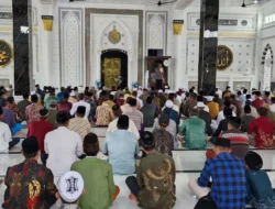 KAPOLRES ROHIL DAN PERSONEL POLRES ROHIL BERSAMA BRIMOB GELAR SHOLAT JUM’AT DAN KHUTBAH DI 3 MASJID SEBAGAI COOLING SYSTEM PASCA UNRAS DI PANIPAHAN