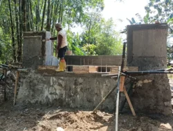 Penuh Semangat, Jembatan Beton Garuda di Sambeng Segera Jadi Akses Andalan Warga