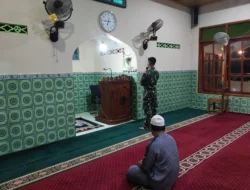 Personel Satgas TMMD Kumandangkan Adzan Subuh, Wujudkan Kebersamaan dengan Warga. 