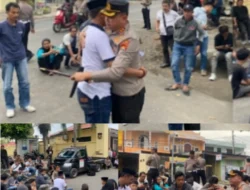 Pendemo tolak audiensi di aula Mapolres Bulukumba, Kapolres Datang dan Temui Peserta Aksi Sambil Duduk di Aspal.