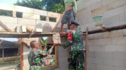 Gotong Royong Satgas TMMD dan Warga, Pemasangan Hebel RTLH di Kauman Dikebut