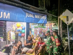Melalui Patroli Malam, Babinsa Mengajak Warga Wujudkan Wilayah Yang Aman