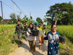 Saat Tangan Emak-Emak dan Prajurit Bersatu Menghijaukan Desa