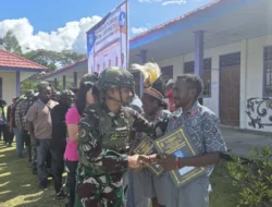 Membina Generasi Muda Papua, Satgas Yonif 521/DY Hadir dalam Acara Kelulusan dan Pelepasan Siswa Kelas XII SMAN di Distrik Eragayam