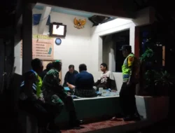 Warga Antusias Sambut Kehadiran TNI-Polri Yang Patroli