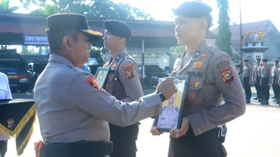 KAPOLRES INDRAGIRI HILIR AKBP FAROUK OKTORA S.H, S.I.K, PIMPIN GELAR UPACARA PTDH TERHADAP DUA PERSONEL