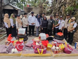 Ringankan Duka Korban Kebakaran Seberang Tembilahan, Camat Tembilahan Serahkan Bantuan Bupati Inhil dari Dinsos, BPBD, dan BAZNAS