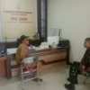 Babinsa Koramil Jatiroto Perkuat Kemanunggalan dengan Warga melalui Komunikasi Sosial