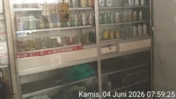 Prof Sutan Nasomal Minta Kemenkes Bersama Kadinkes Banten Tangerang Raya Operasi Apatik Toko Obat perjualbelilikan Obat Kosmetik Terlarang tanpa Resep Dokter Menggila Ditangersng.