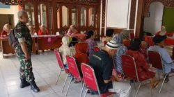 Peran Aktif Babinsa Kratonan Dampingi Posyandu Lansia