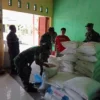 Danramil Antusias Cek Langsung Ketersediaan Pupuk, Pastikan Petani Tak Perlu Khawatir Hadapi Musim Tanam