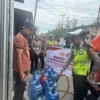 Polres Inhil Gelar Bakti Sosial Pembagian Air Bersih Sambut Hari Bhayangkara ke-80 Tahun 2026