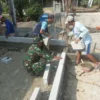 Wujud Nyata Kedekatan TNI dengan Rakyat, Babinsa Kemusu Turun Tangan Bantu Warga Bangun Rumah