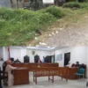 Kejaksaan memohon hakim menolak permohonan praperadilan seluruhnya, menyatakan tindakan penetapan tersangka dan penahanan sah, serta membebankan biaya perkara kepada Pemohon.